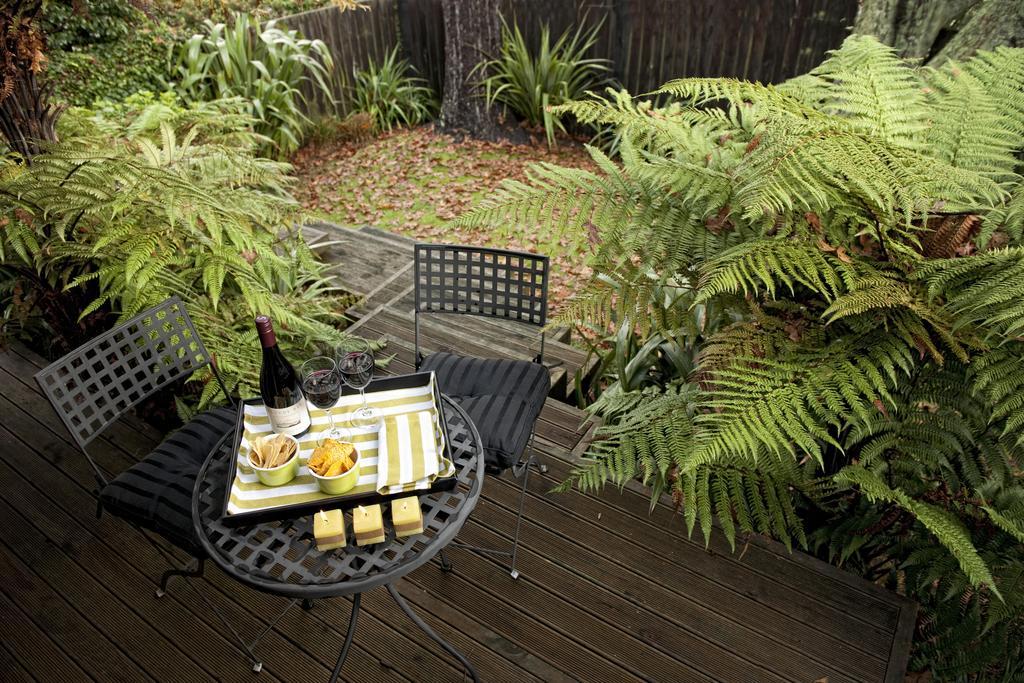 B&b@the Redwoods Bed & Breakfast
